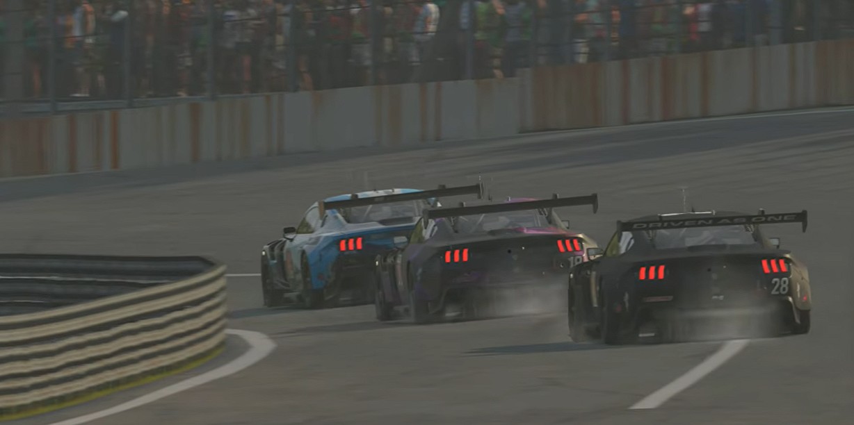Erdélyi making the crucial last lap overtake